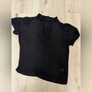 Tahari short sleeve blouse
